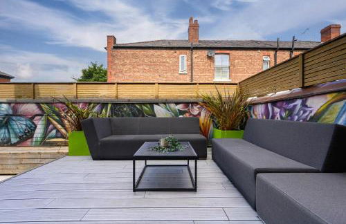 West Didsbury Retreat l Cinema l Sleeps 8 - Photo 35