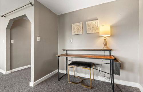 Downtown Beverly Apartment 8 Minutes to Salem and has King Beds - Photo 19