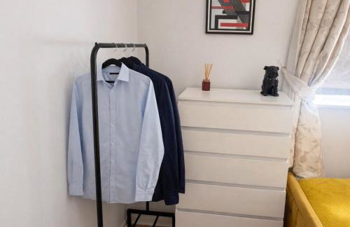 Modern 3 Bedroom Home, Free Parking, Garden, Sleeps 7 - Photo 43