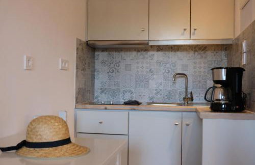 Helen's Minimal Studios & Apartments - Photo 37