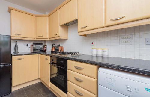 Central Townhouse Tipton - Sleeps 8 - Ideal for Contractors & Families - Foto 13