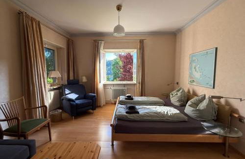 Lautertal Panorama-Suite - Kingsize-Bett & Badewanne & Dusche - Raucherbereich vor überdachten Terrasse - Rosengarten - Parkplätze 15m entfernt- Naturschutzgebiet vor Haustüre - sehr ruhige Gegend - Self-Checkin - 45qm2 - Foto 1