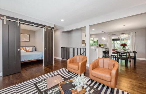 Mid-Mod Marvel Central Game RmWet Bar Patio - Foto 9