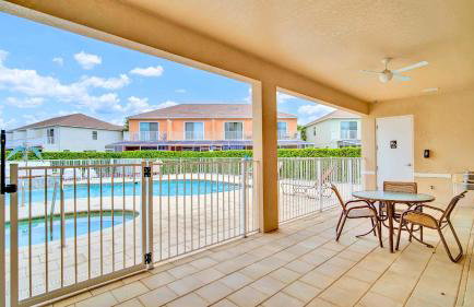 Trendy Thematic 3BR Townhouse with Private Pool - Foto 45