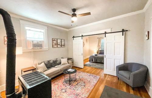 Gorgeous cottage downtown COS_pet friendly - Foto 2