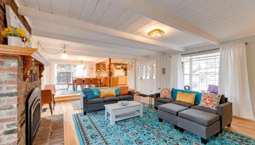 Spacious Grants Pass Home with Hot Tub and River Views - Foto 5