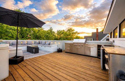 Modern Fountain Square Mansion with Hot Tub & Rooftop Patio- Family Friendly - Photo 3