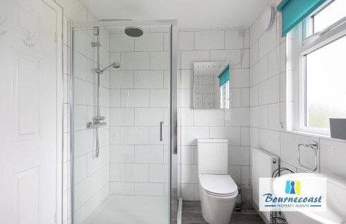 MUDEFORD ESCAPE by BOURNECOAST - A Chalet Bungalow with a Garden - Ideal for Family Getaways - HB9600 - Foto 19