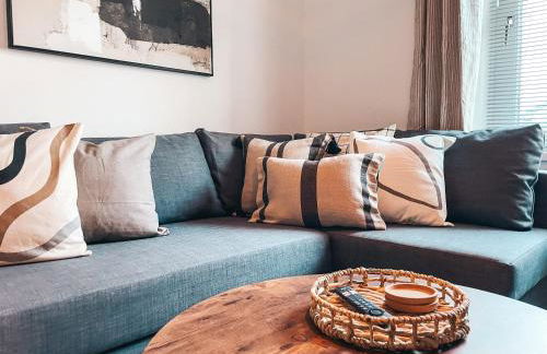 Hamilton House by Solace Stays - Photo 3