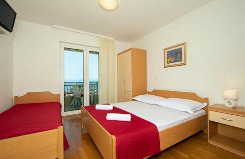 Apartments by the sea Igrane, Makarska - 17292 - Photo 9