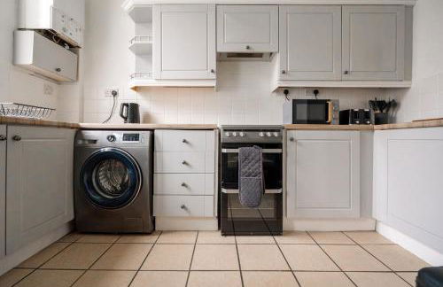 Three Bedroom House by Brookland Stays Serviced Accommodation Short Lets Manchester with Free WiFi - Foto 12