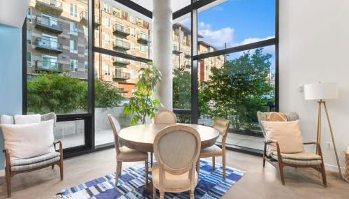 Airy and Open Corner Loft - 92 Walkscore - Foto 4