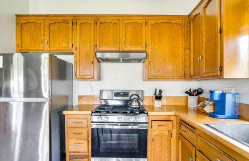 Water-View Home w/ Hot Tub in Lake Elsinore! - Foto 7