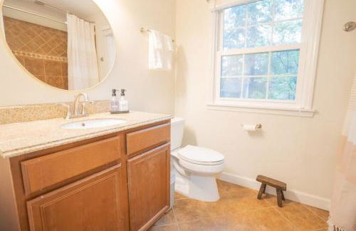 Fire pit - 6 Min to North Hills - Screened Porch - Foto 25