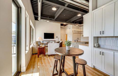 Downtown Grand Haven Condo - Walk to Boardwalk! - Foto 2