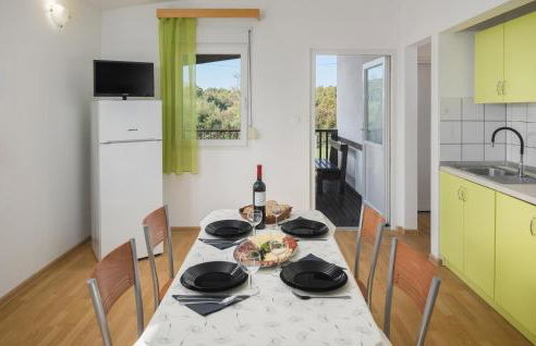 Awesome Home In Tinjan - Foto 11