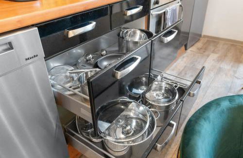 Tolles Design, hochwertig, Vollausstattung, 3 Zimmer, großes Bad & Gäste-WC, große Küche, 3 x Smart TV, 11 min zum Hbf Duisburg - Photo 24