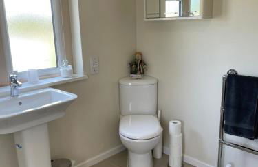 Cotswolds Luxury House in Central Bourton Large Sleeps 2-11. Pet Friendly. - Photo 16