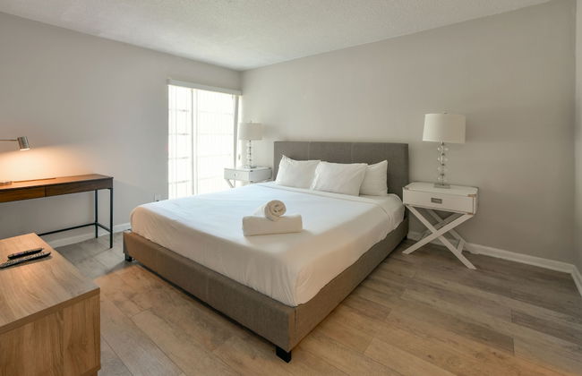 Artrageous on the river By RocketStay - Photo 19