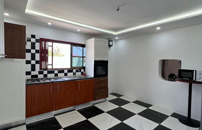 Charming 4-bed House in Kokrobite - Photo 8