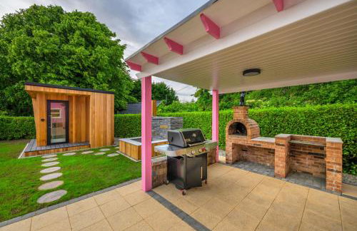 Lilys Pink House - Photo 9