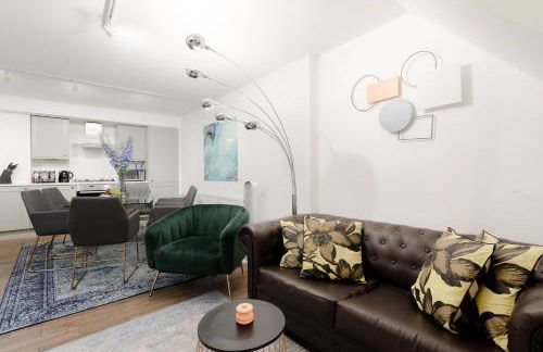 RARE FIND off Oxford St! SOHO 5bed Design House For XXL Groups - Photo 34