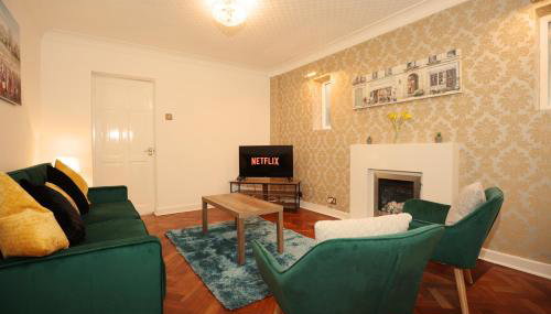 Hollybush Place By N And N Stays Ltd, Perfect for Contractors and Workers, Large Private Driveway for Work vans And Vehicles, Great Location and Fast Wifi - Foto 1