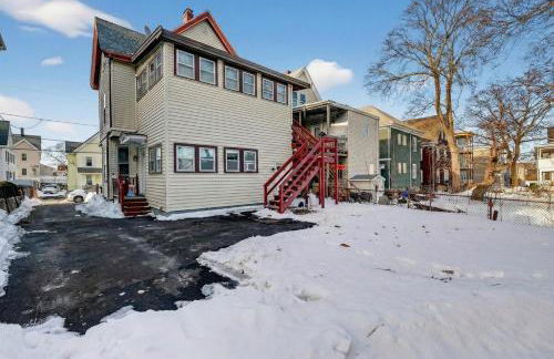 Spacious 2Br home in Malden with AC & heat - Photo 30