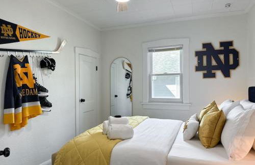 Step into School Spirit at the Golden Dome Getaway - Foto 33