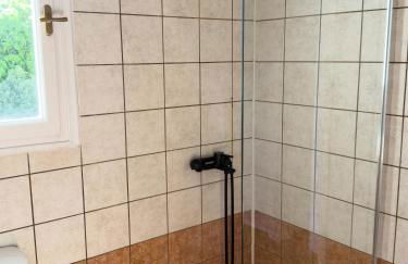 Regina Villa - Photo 21