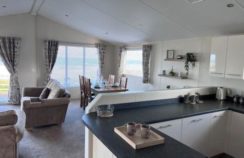 Beautiful 2-Bedroom Lodge with Spectacular Views - Photo 5