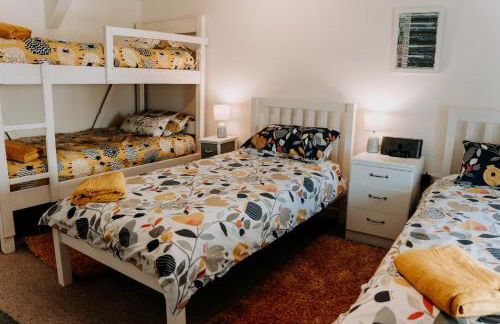 Hamilton Lodge - Cottage sleeps 8 - Photo 12