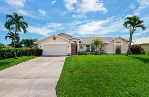 Pelican Paradise! Waterfront, BBQ, Heated Pool, King Bed, Luxury, Family Fun & More - Foto 50