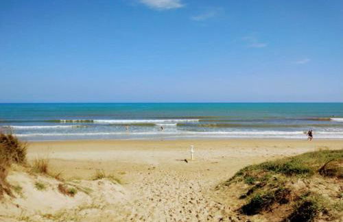 Cómodo chalet en la playa con gran patio exterior cerca del MET Y Campo de Golf - Photo 46