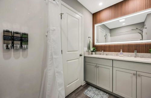 Modern 5BR, Kid-Friendly Home In Poconos with Pool Table - Foto 46