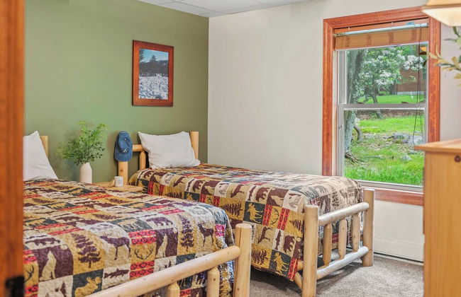 Bear Paw Lodge by Avantstay Hot Tub, Deck, & Fire Pit - Foto 38