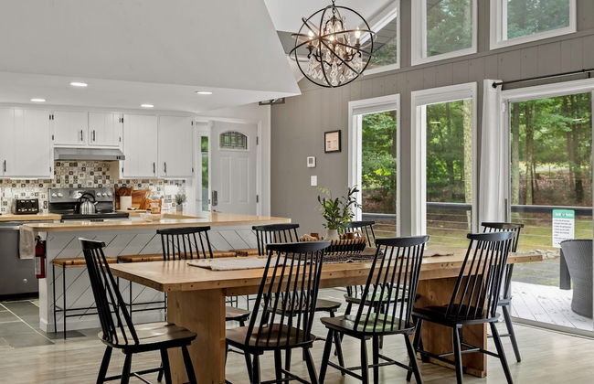 The Evergreen Escape by Avantstay Modern Cabin w Volleyball Court Hot Tub - Foto 11