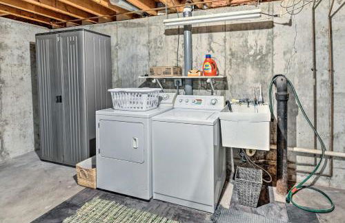 Airy Cottage Close to Rock Lake with Fire Pit! - Foto 28