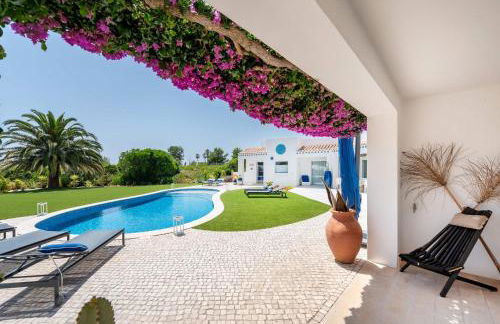 Charming Villa with Pool & Scenic Garden - Foto 71