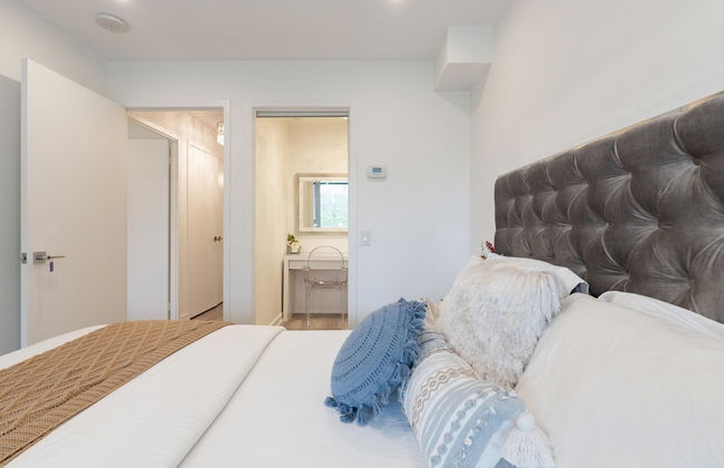 Rivetstays - Dan Leckie - Foto 1