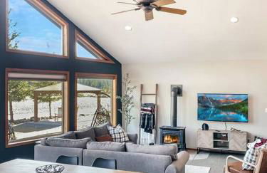 The River House- Riverfront Cabin-hot tub, gazebo! - Photo 12