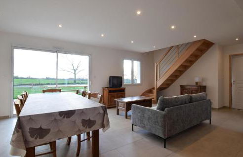 Awesome Home In Bacilly With Wifi - Foto 5