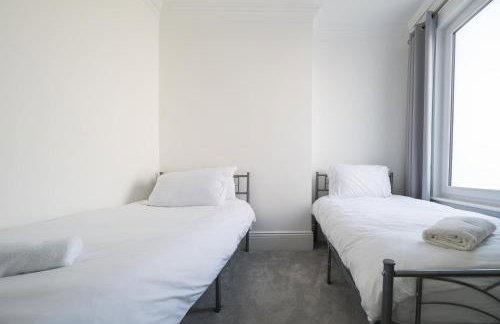 Seafront folkestone Sandgate channel tunnel - 5 star property Sleeps 16 - Foto 33