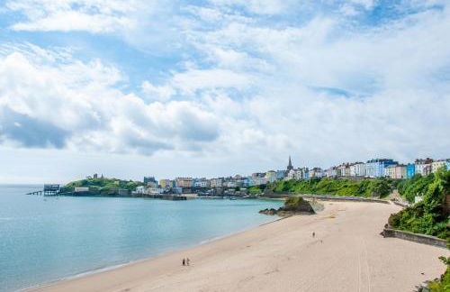 Beautiful Central Tenby Apartment with free parking - Photo 13