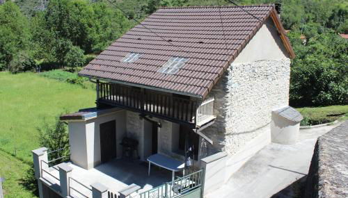 Maison de charme calme entourée de montagne - Foto 2