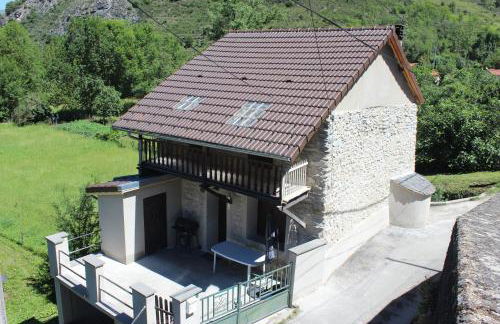 Maison de charme calme entourée de montagne - Foto 2