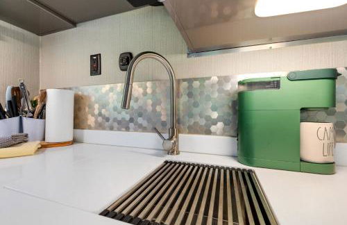 Waterfront Getaway, Dock Your Boat & Play! - Foto 18