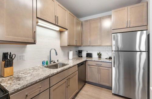 Washer & Dryer with Free Underground Parking with a Pool - Foto 30