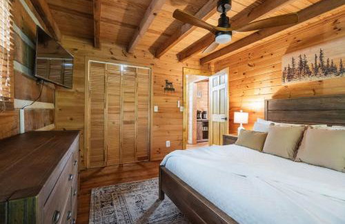 Modern Cabin with Luxury Gym, Firepit + Game Room! - Foto 46