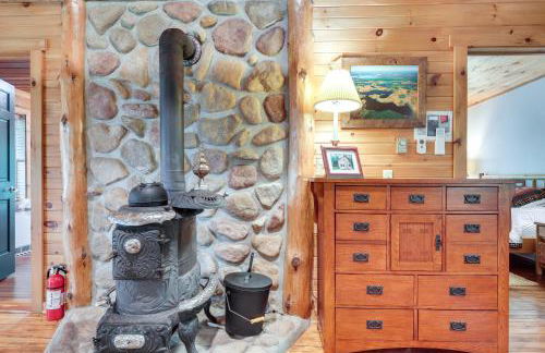 Dog-Friendly Park Falls Cottage with 5 Acres and Lake - Foto 10